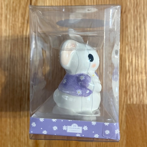 10 Strawberry Street Easter Rabbit Salt & Pepper Shakers - Picture 4 of 7
